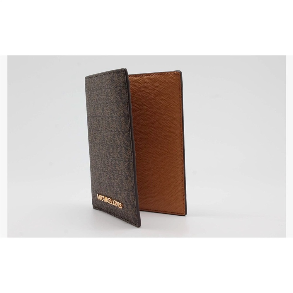 NWOT Michael Kors Passport Wallet